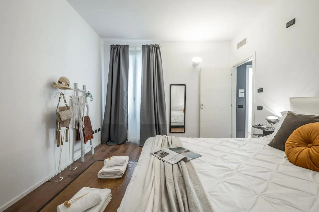Appartamento Residenza Bella Vita, Eleganza In Centro Modena Italia